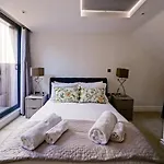 Contemporary High Street Kensington Apartment